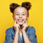 „Wer sich psychisch wohl fühlt, verletzt sich weniger“ - Lächendes Mädchen