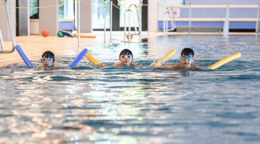 Schwimmen lernen mit der Schwimmnudel
