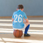 Junge hat Angst vorm Sportunterricht