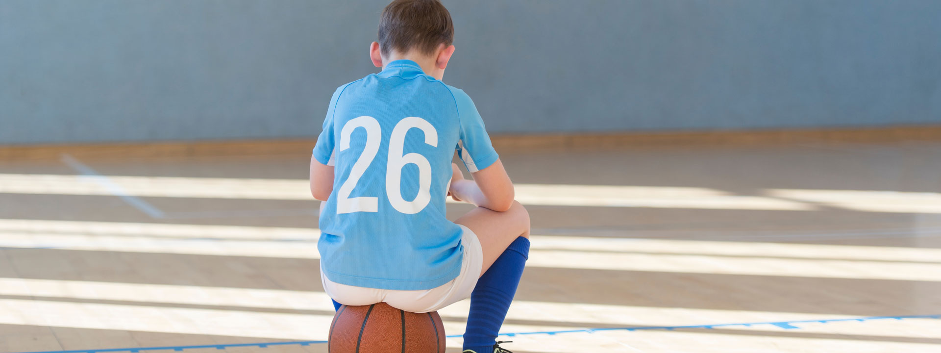 Junge hat Angst vorm Sportunterricht