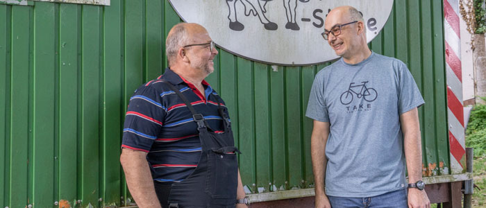 Hausmeister Fred Manhold mit Schulleiter