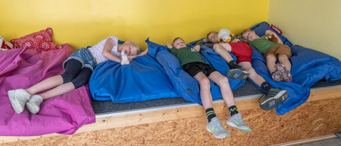 Kinder in der Ruheecke