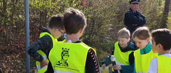 Kinder beim Präventionsprojekt "Die Gelben Füße"